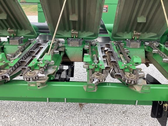 Image of John Deere 608C equipment image 4