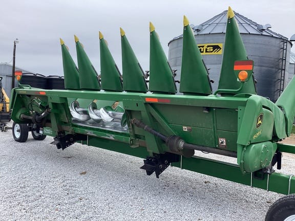 2011 John Deere 608C Equipment Image0