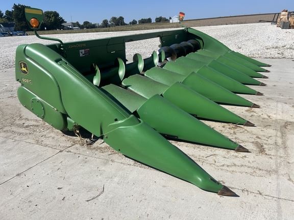 2011 John Deere 608C Equipment Image0