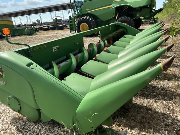 2011 John Deere 608C Equipment Image0