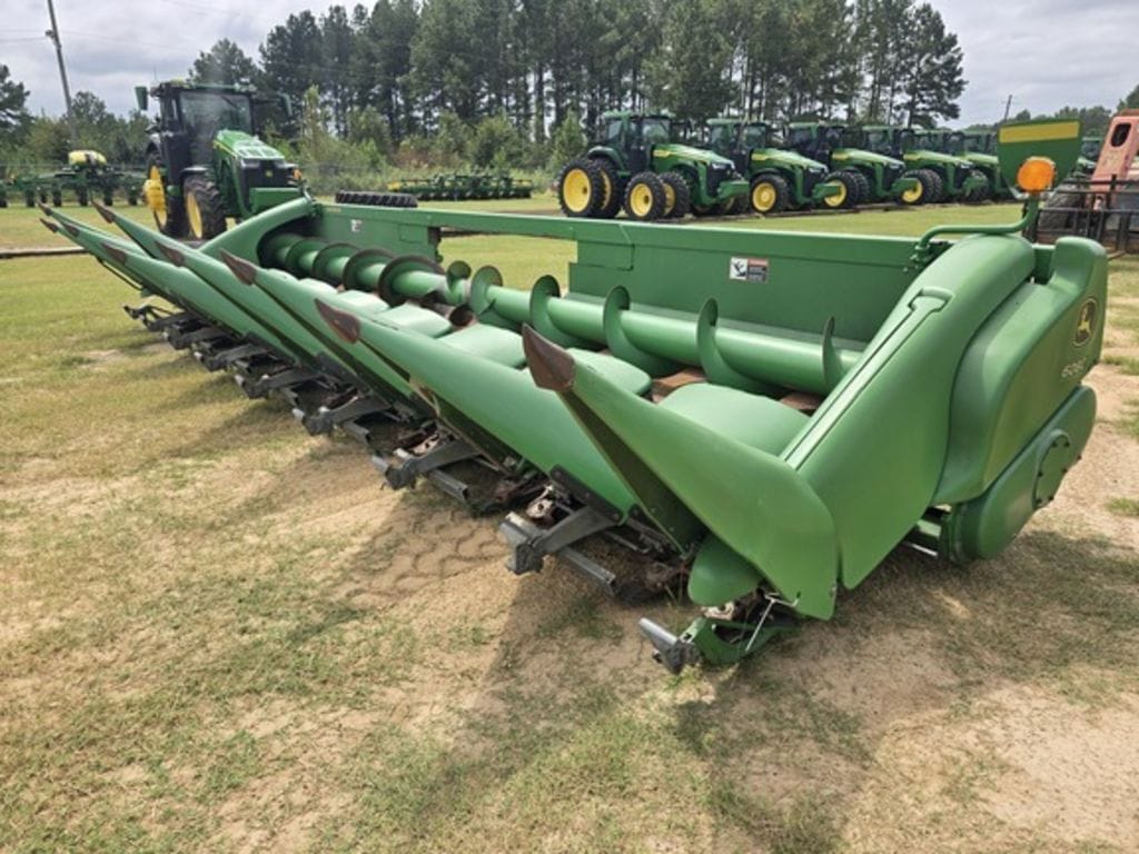 2011 John Deere 608C Equipment Image0