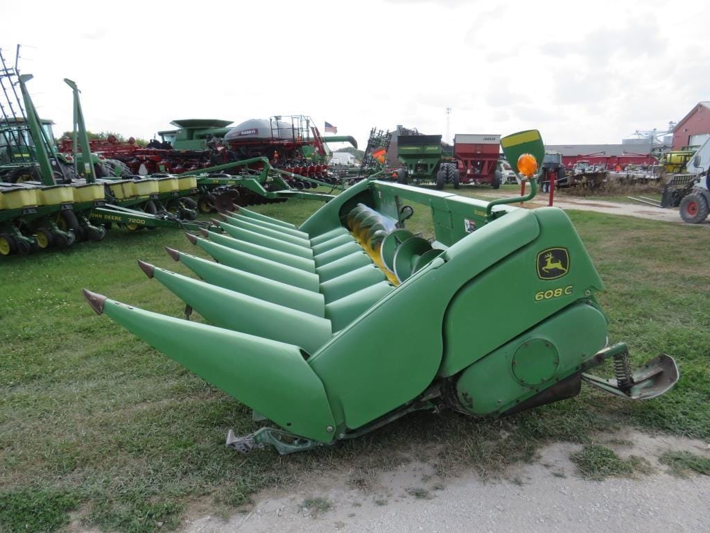 2011 John Deere 608C Equipment Image0