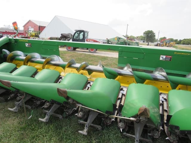 Image of John Deere 608C equipment image 2