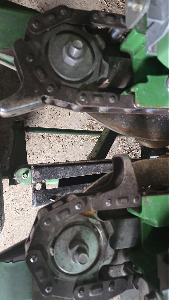 Image of John Deere 608C equipment image 4