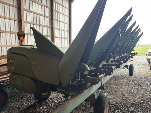 2011 John Deere 608C Equipment Image0