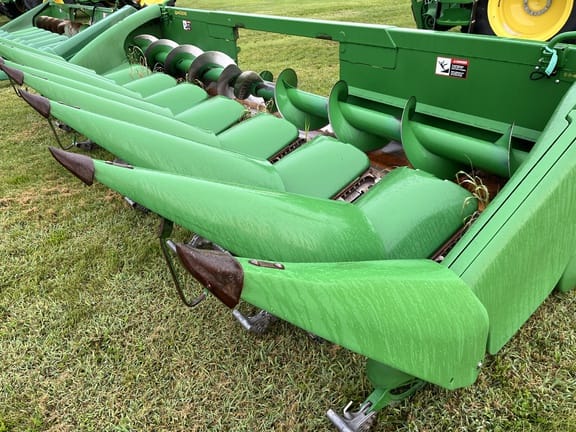 2011 John Deere 608C Equipment Image0