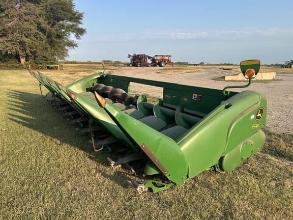 2011 John Deere 608C Equipment Image0