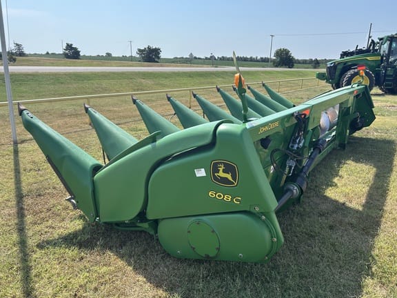 2011 John Deere 608C Equipment Image0