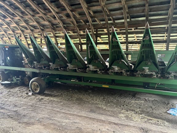 2011 John Deere 608C Equipment Image0