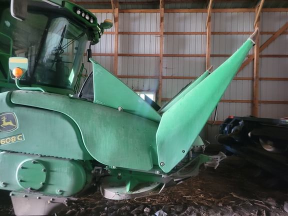2011 John Deere 608C Equipment Image0