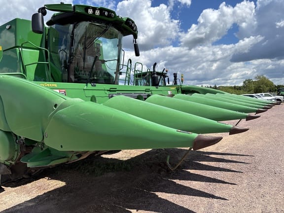 2011 John Deere 608C Equipment Image0