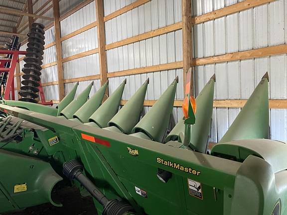 Image of John Deere 608C equipment image 4