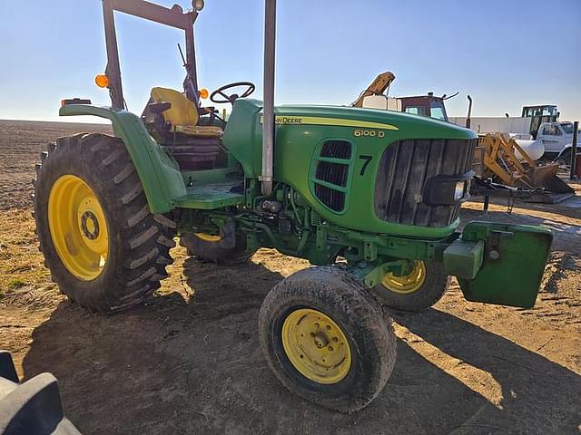 Image of John Deere 6100D equipment image 4