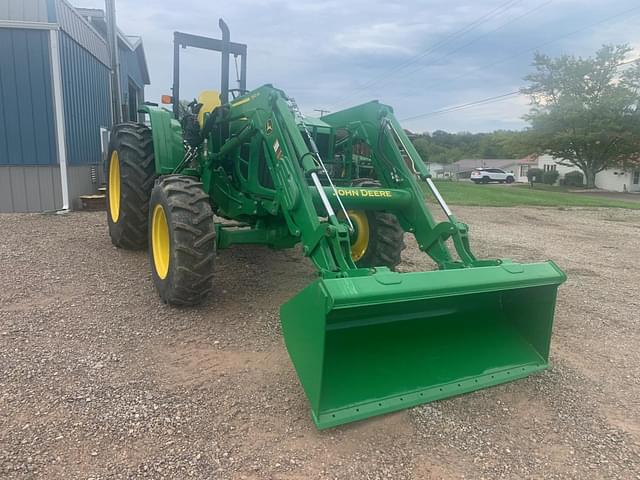 Image of John Deere 6130D equipment image 2