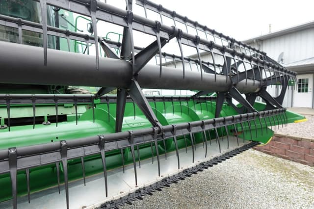 Image of John Deere 622F equipment image 2