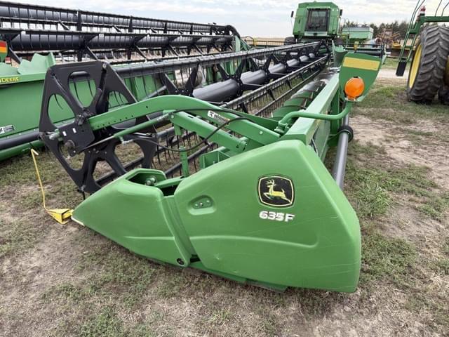 Image of John Deere 635F equipment image 4