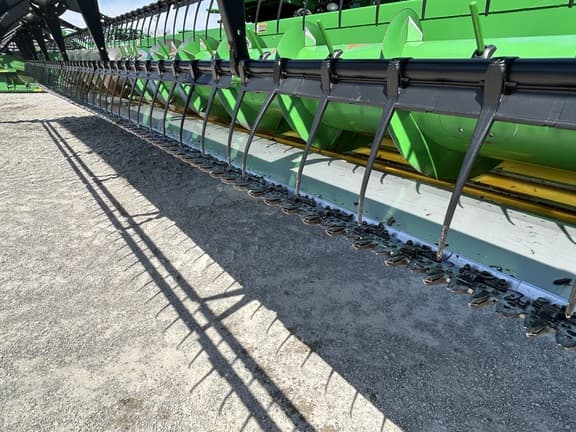 Image of John Deere 635F equipment image 4