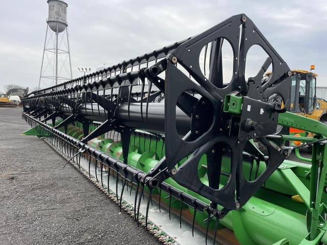 Image of John Deere 635F equipment image 1