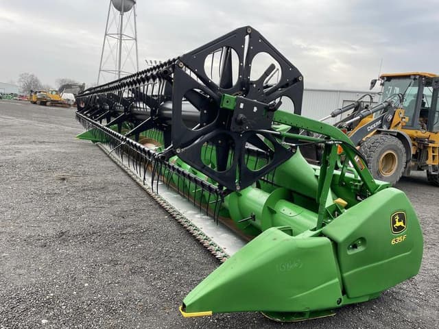 Image of John Deere 635F equipment image 4
