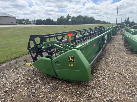 Main image John Deere 635F