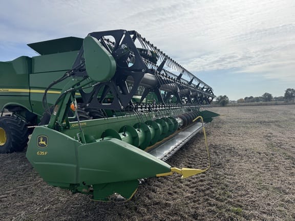 2011 John Deere 635F Equipment Image0