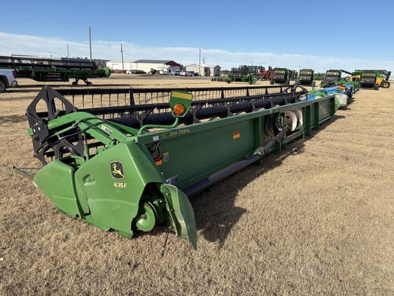 Image of John Deere 635F equipment image 3