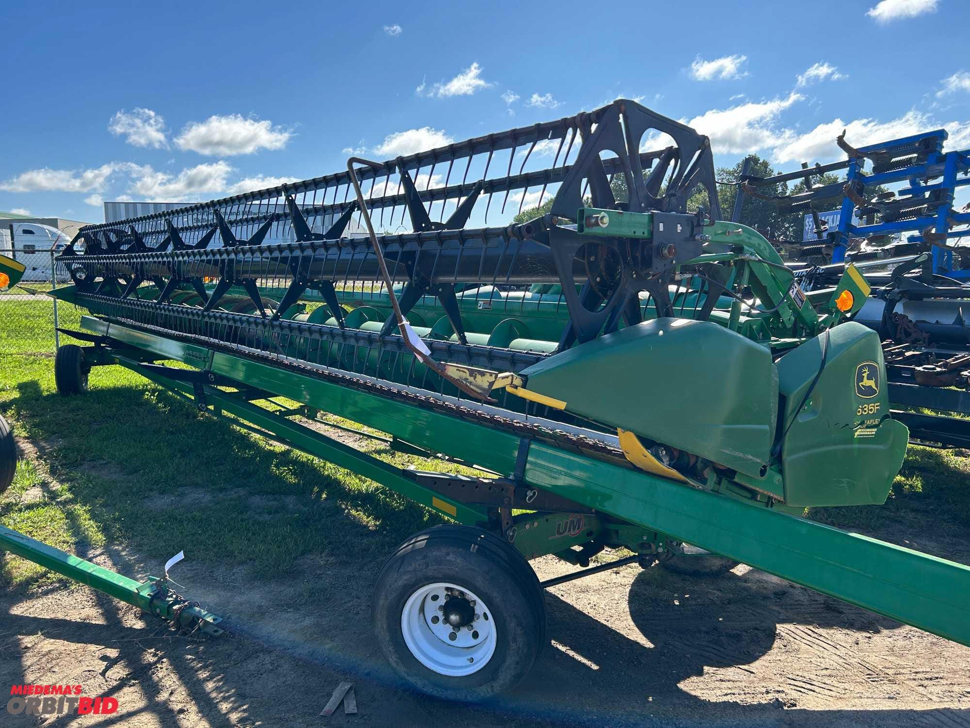 Main image John Deere 635F