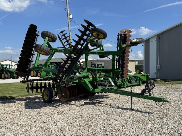 Image of John Deere 637 equipment image 1