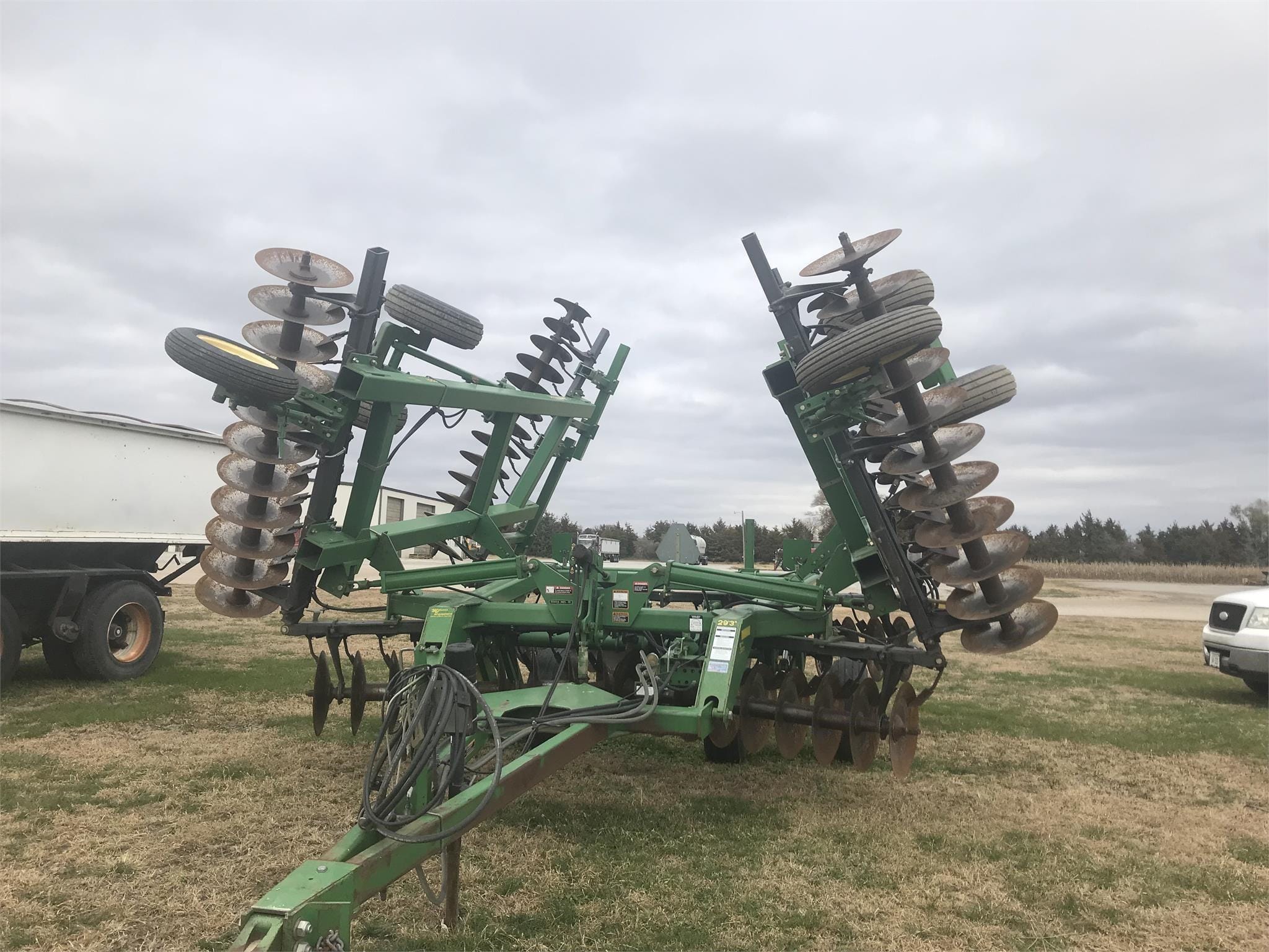 2011 John Deere 637 Equipment Image0