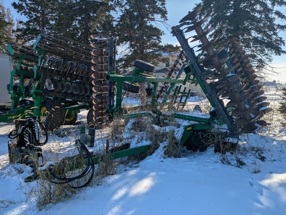 Image of John Deere 637 equipment image 1