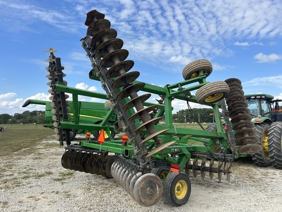 Image of John Deere 637 equipment image 4