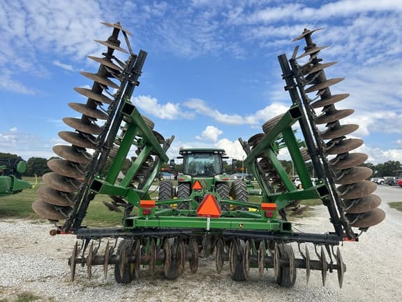 Image of John Deere 637 equipment image 3