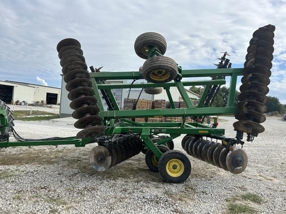 Image of John Deere 637 equipment image 1