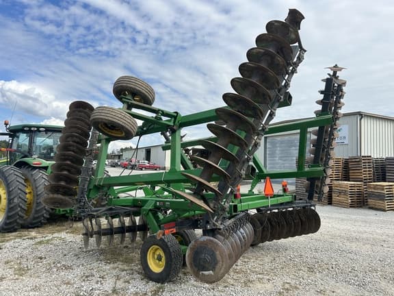 Image of John Deere 637 equipment image 2