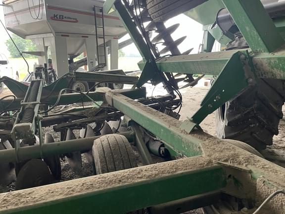 Image of John Deere 637 equipment image 1