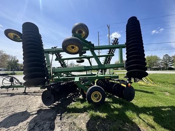 Image of John Deere 637 equipment image 4
