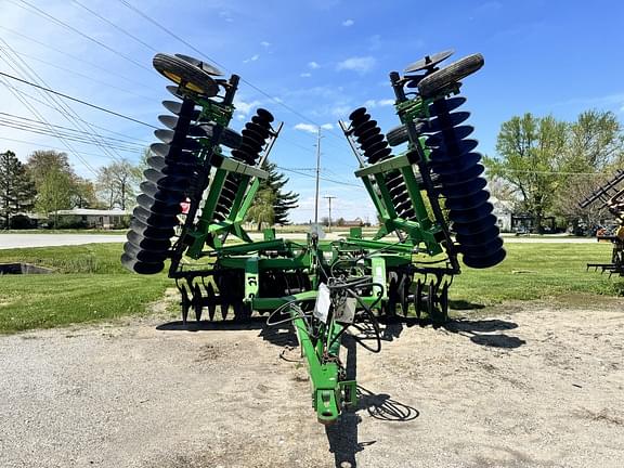 Image of John Deere 637 equipment image 1