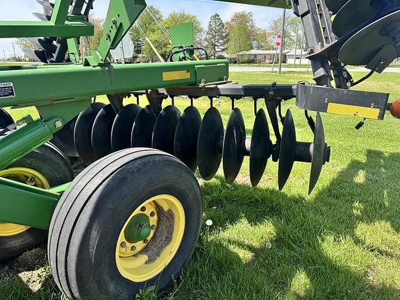 Image of John Deere 637 equipment image 3