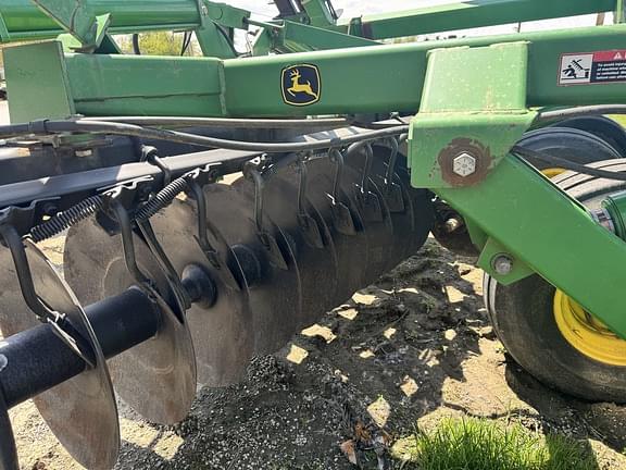 Image of John Deere 637 equipment image 2