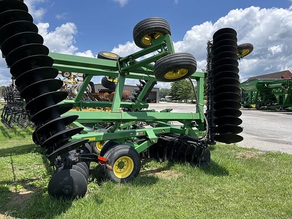 Image of John Deere 637 equipment image 3