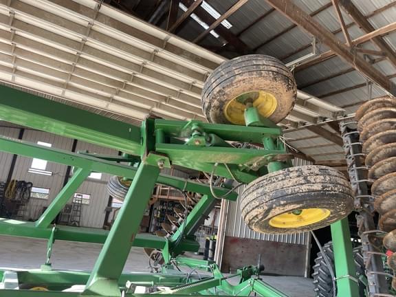Image of John Deere 637 equipment image 2