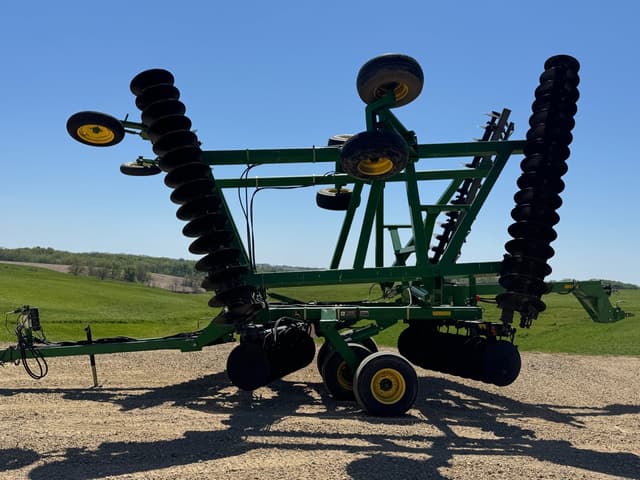 Image of John Deere 637 equipment image 1