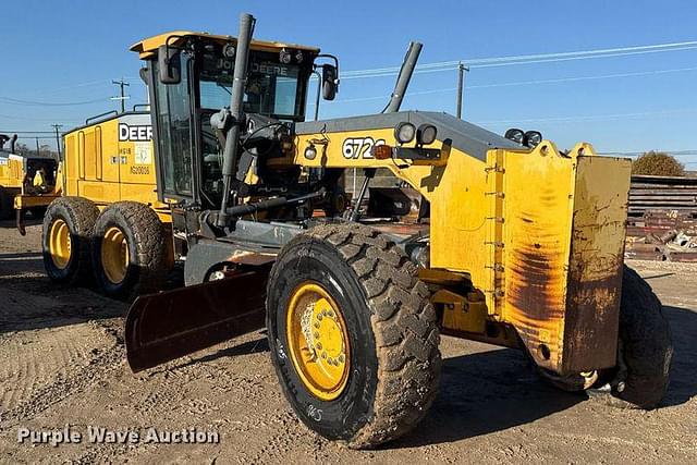 Image of John Deere 672G equipment image 2