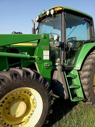 Image of John Deere 7130 Premium Image 1