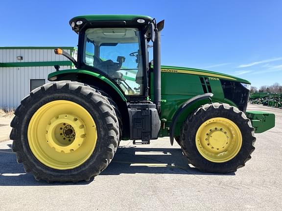 Image of John Deere 7200R equipment image 3