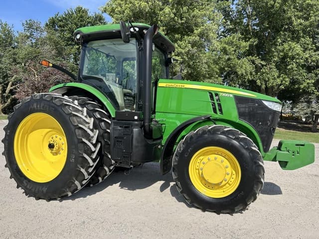 Image of John Deere 7200R equipment image 1
