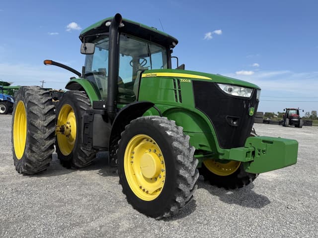 Image of John Deere 7200R equipment image 1