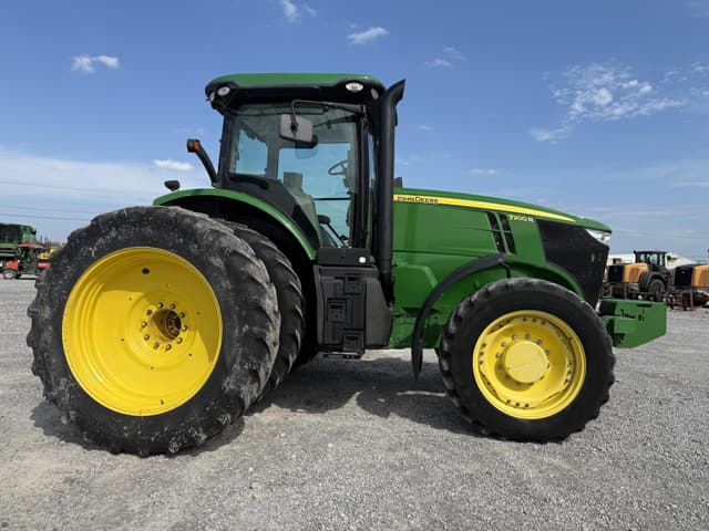 Image of John Deere 7200R equipment image 3