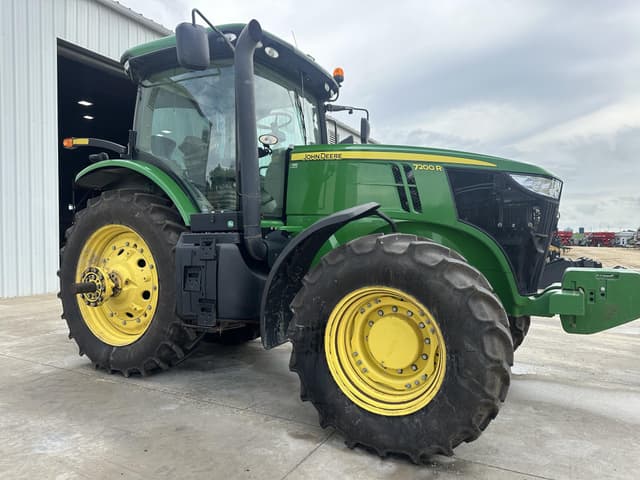 Image of John Deere 7200R equipment image 1