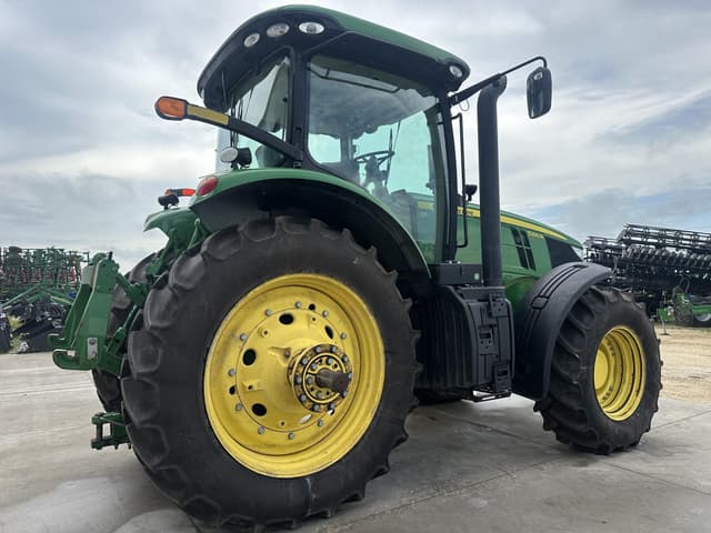 Image of John Deere 7200R equipment image 2